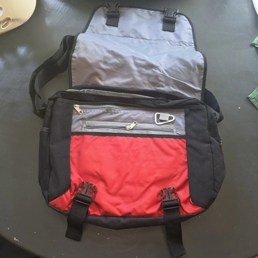 Samsonite‎ Messenger Bag Black Red Laptop Case 74896 A66 Padded Shoulder Strap